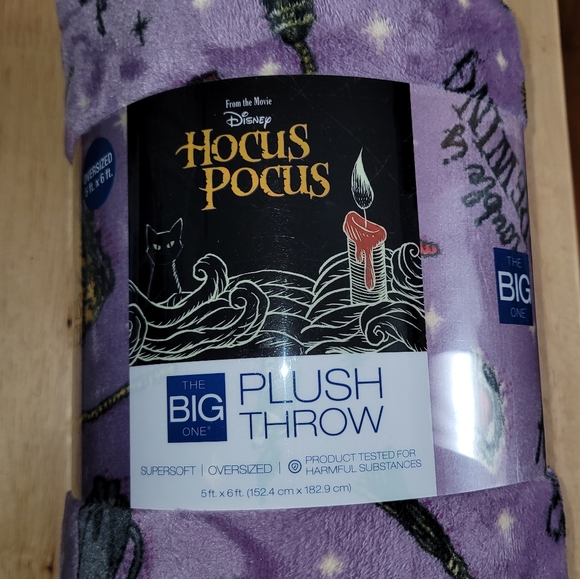 Disney Hocus Pocus Plush Throw 5 ft x 6 ft - Picture 3 of 3